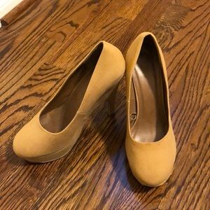 Must haves brown heels!